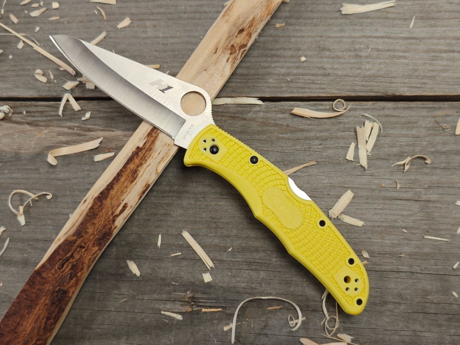 Spyderco Pacific Salt 2 3.5&quot; Lockback Blade / Yellow FRN / Satin H-1