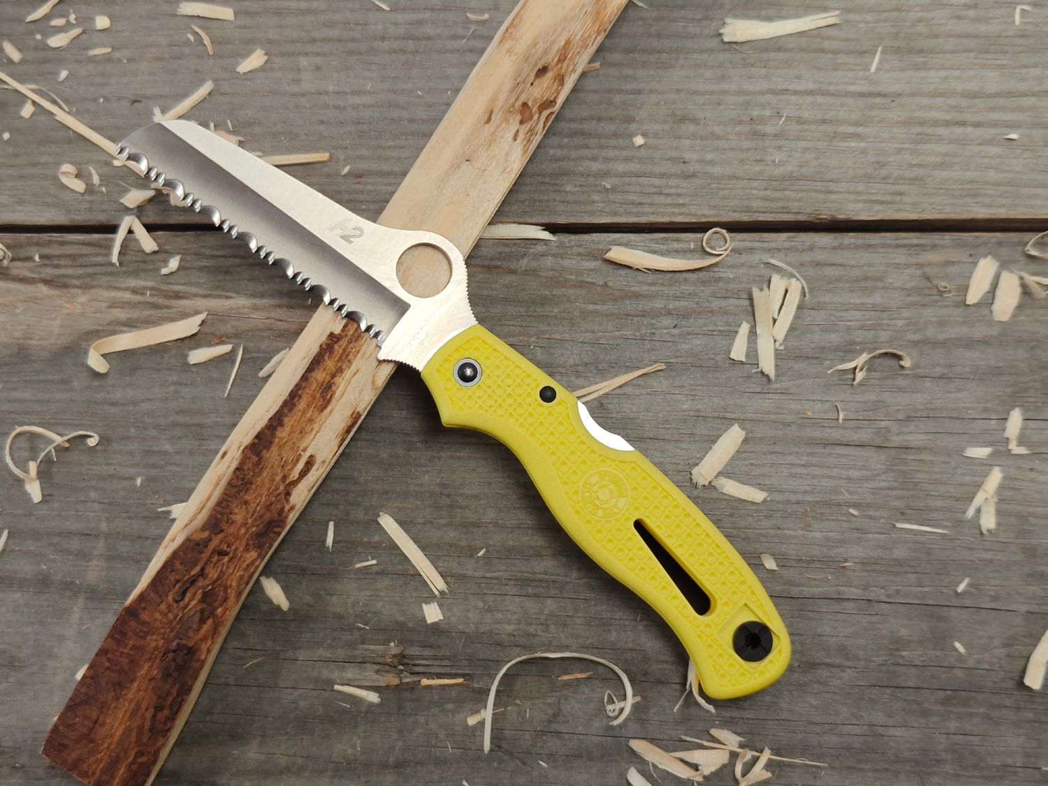 Spyderco Atlantic Salt 3.69&quot; Serrated Folding Dive Knife / Yellow FRN / Satin H2