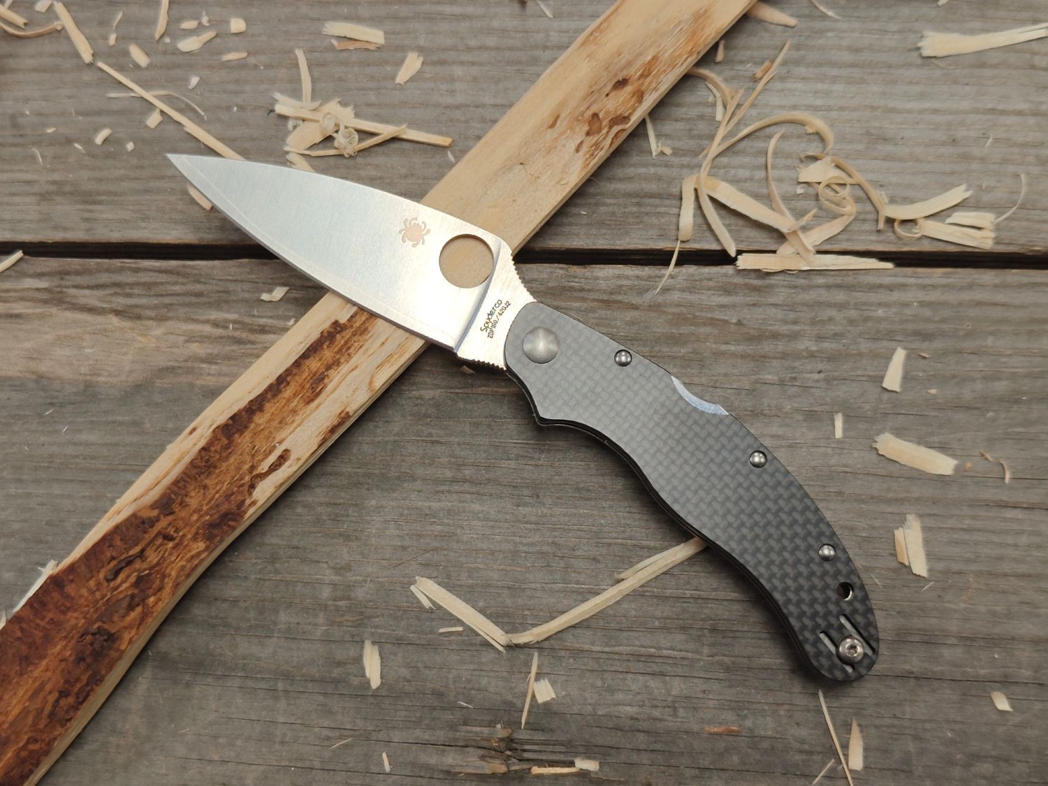 Spyderco Caly 3.5&quot; Lockback / Carbon Fiber / Satin ZDP-189 &amp; 420J2