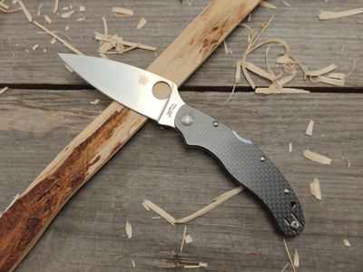 Spyderco Caly 3.5&quot; Lockback / Carbon Fiber / Satin ZDP-189 &amp; 420J2