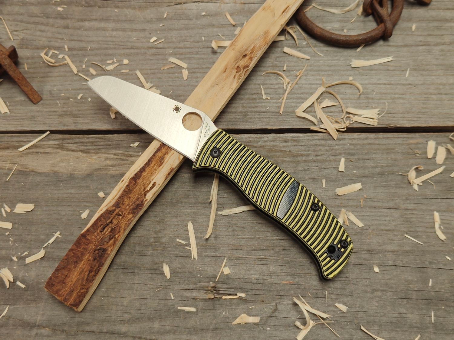 Spyderco Caribbean Sheepsfoot 3.7&quot; Compression Lock / Black &amp; Yellow G10 / Satin LC200N