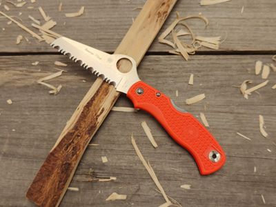 Spyderco Rescue 3&quot; Fully Serrated Lockback Blade / Orange FRN / Satin Vg-10