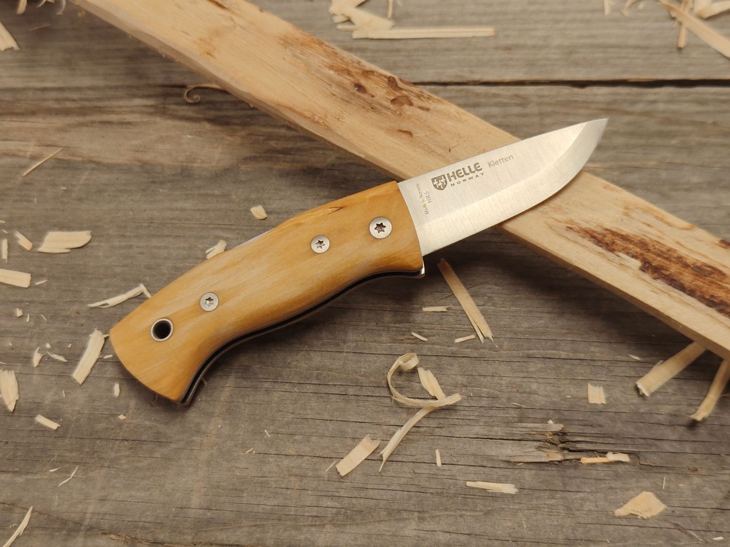 Helle Kletten 2.5&quot; Lockback Folder / Curly Birch / Satin 12C27