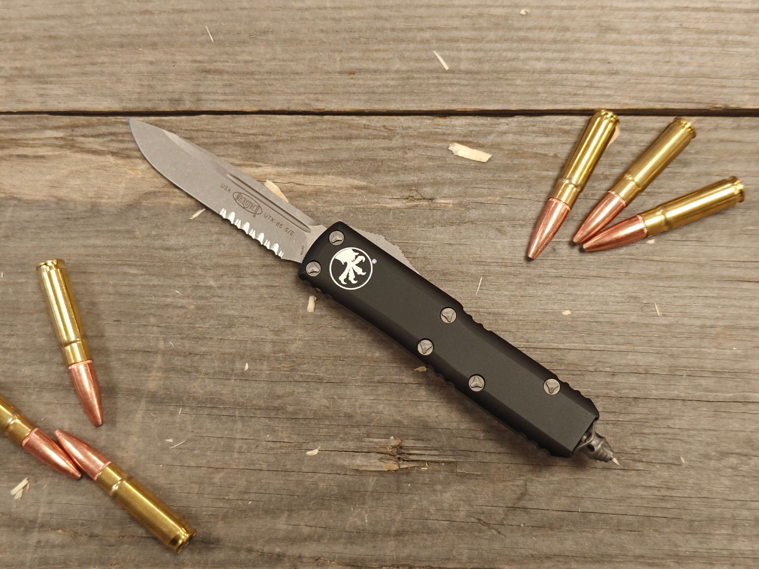 Microtech UTX-85 Partially Serrated 3" OTF Automatic / Black Aluminum / Apocalyptic M390