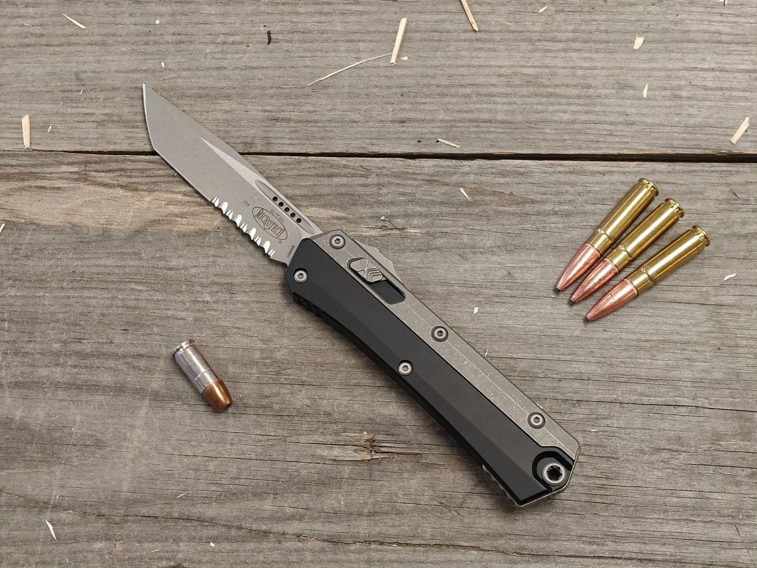 Microtech Glykon Tanto &amp; Partially Serrated 3.75&quot; OTF Automatic / Black Aluminum &amp; Titanium / Apocalyptic M390