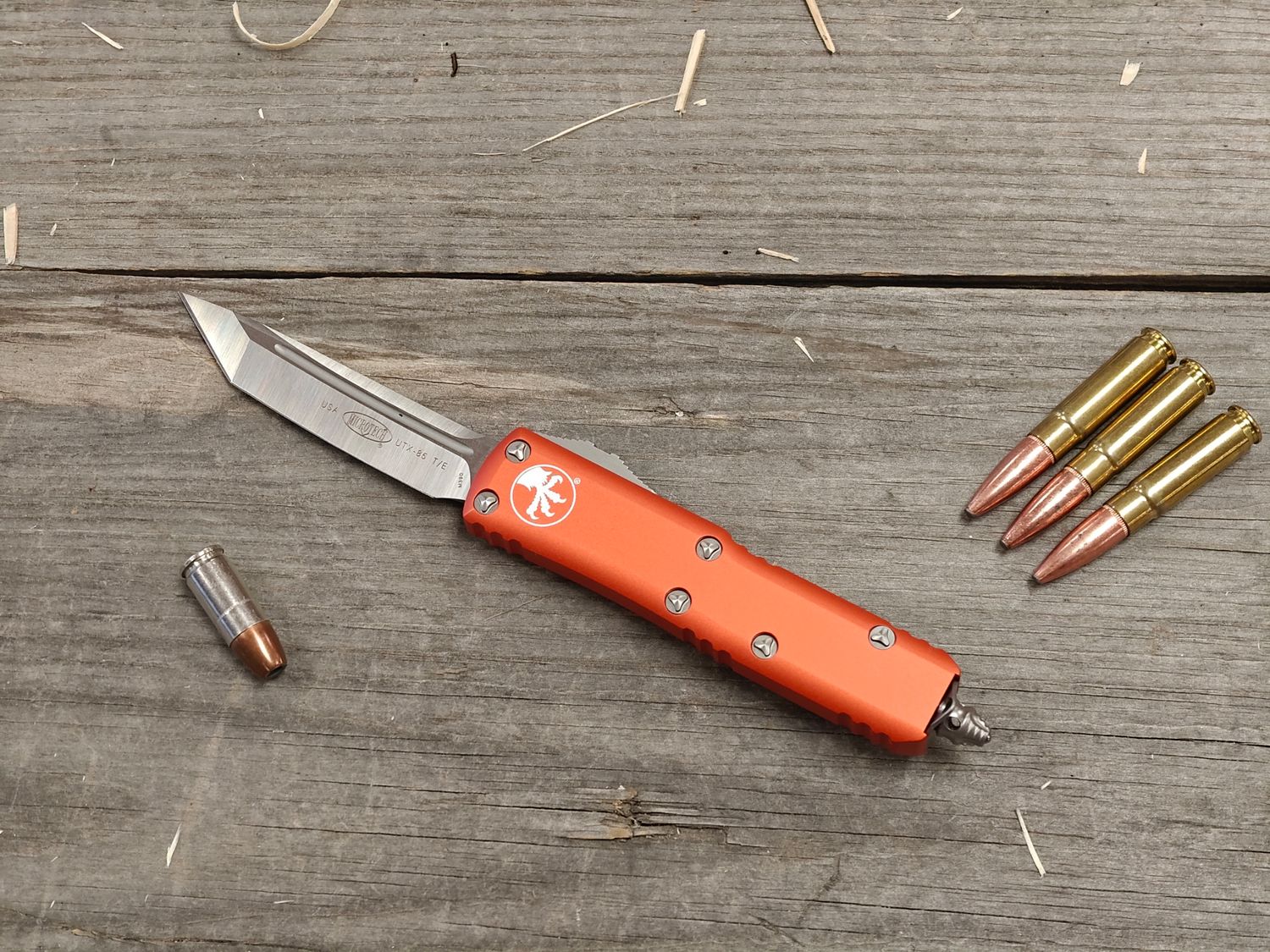 Microtech UTX-85 Tanto 3" OTF Automatic / Orange Aluminum / Satin M390