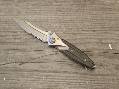 Microtech SOCOM Bravo Mini S/E 3.4" Frame Lock / Carbon Fiber and Titanium / Partially Serrated Satin M390