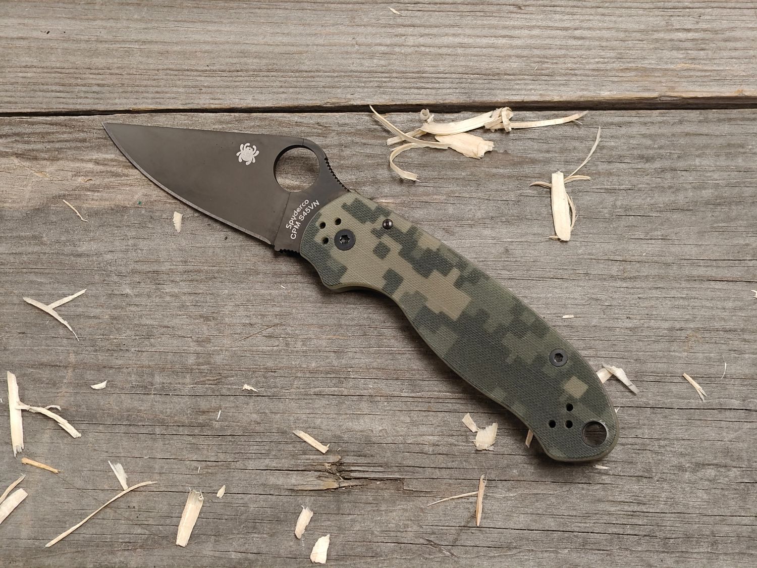 Spyderco Paramilitary 3 3&quot; Compression Lock Folder / Digi Camo G-10 / Black S45V (Pre-Owned)