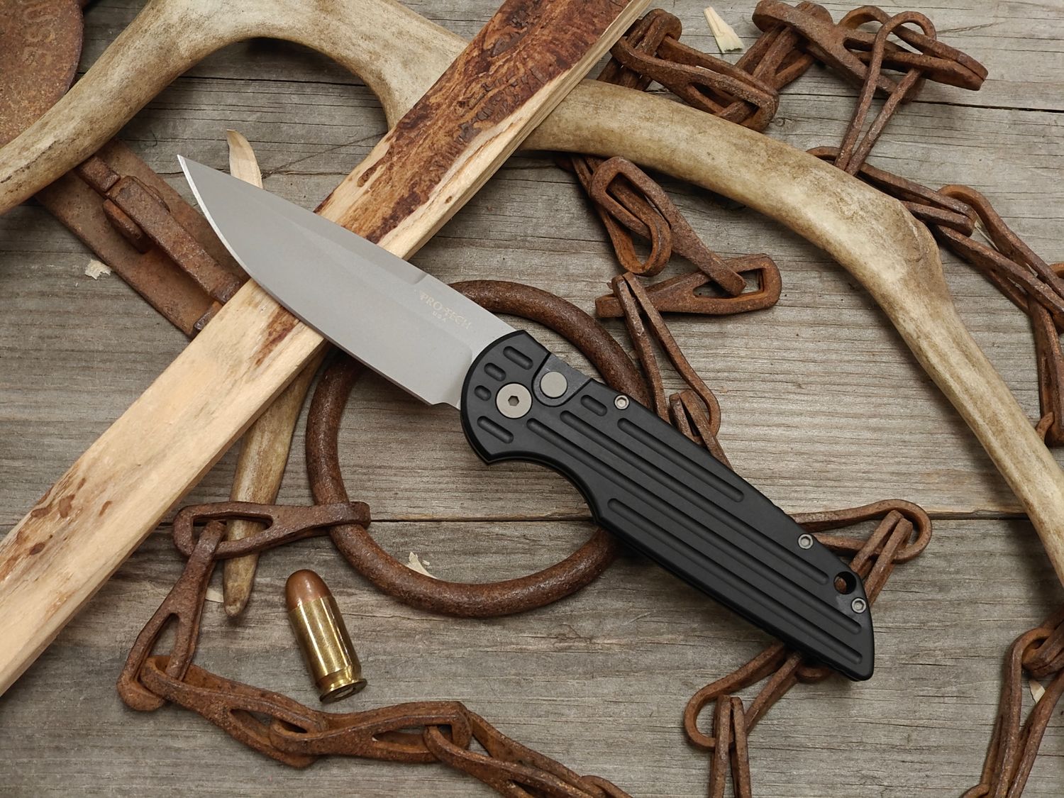 Pro-Tech TR-3 3.5” Auto Buttonlock Folder / Black Grooved Aluminum / Bead Blasted 154CM