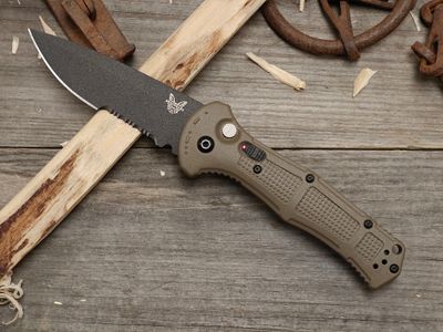 Benchmade Claymore 3.6" Partially Serrated Push Button Auto Folder / Ranger Green Grivory / Black CPM-D2