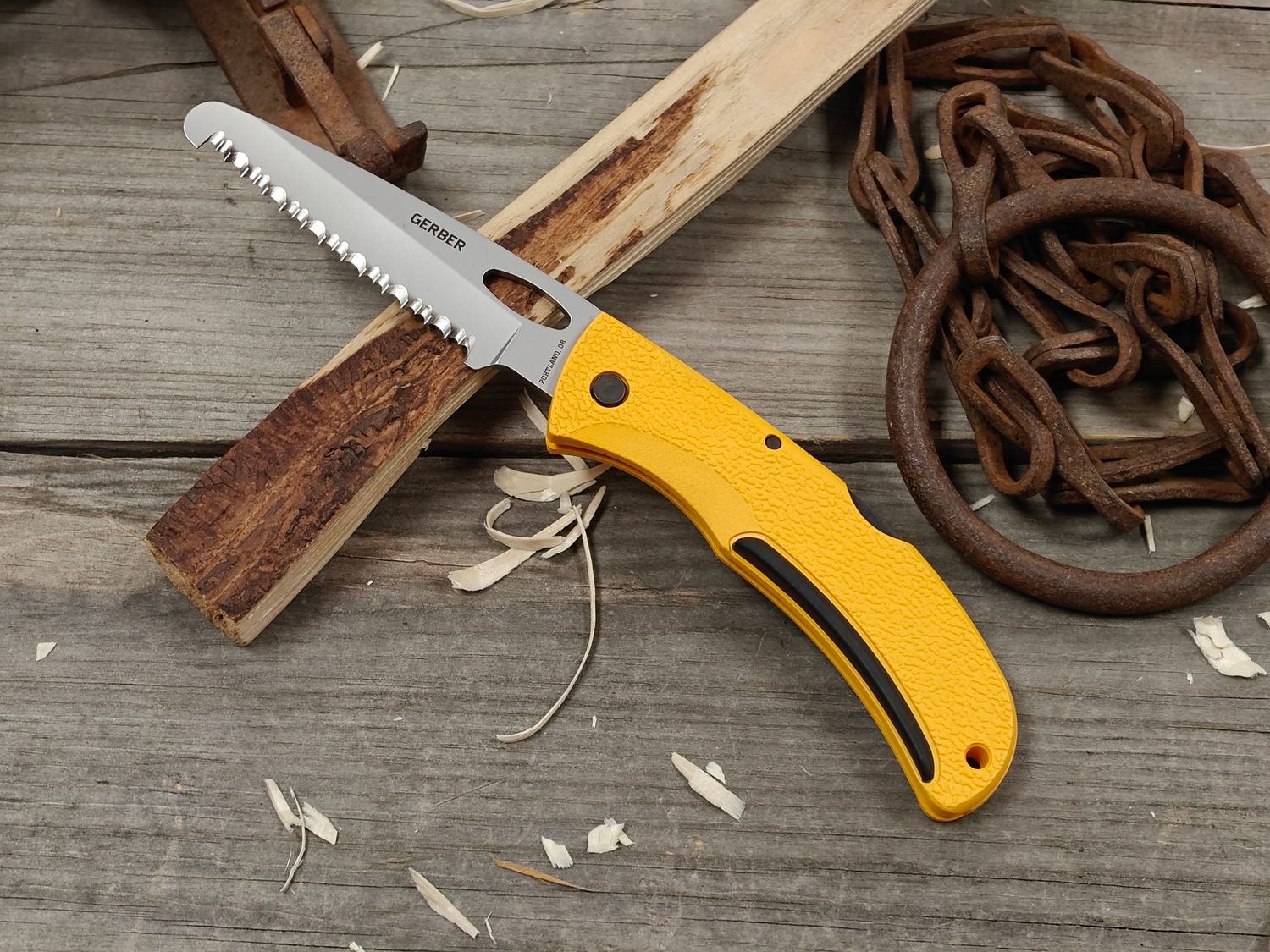 Gerber E-Z Out Rescue 3.51" Lockback / Yellow GFN / Fully Serrated Satin Stainless Steel