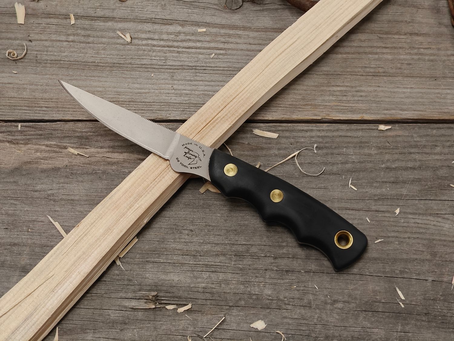 Knives of Alaska Jaeger 3.5" Fixed Blade / Black SureGrip™  / Bead Blast D2