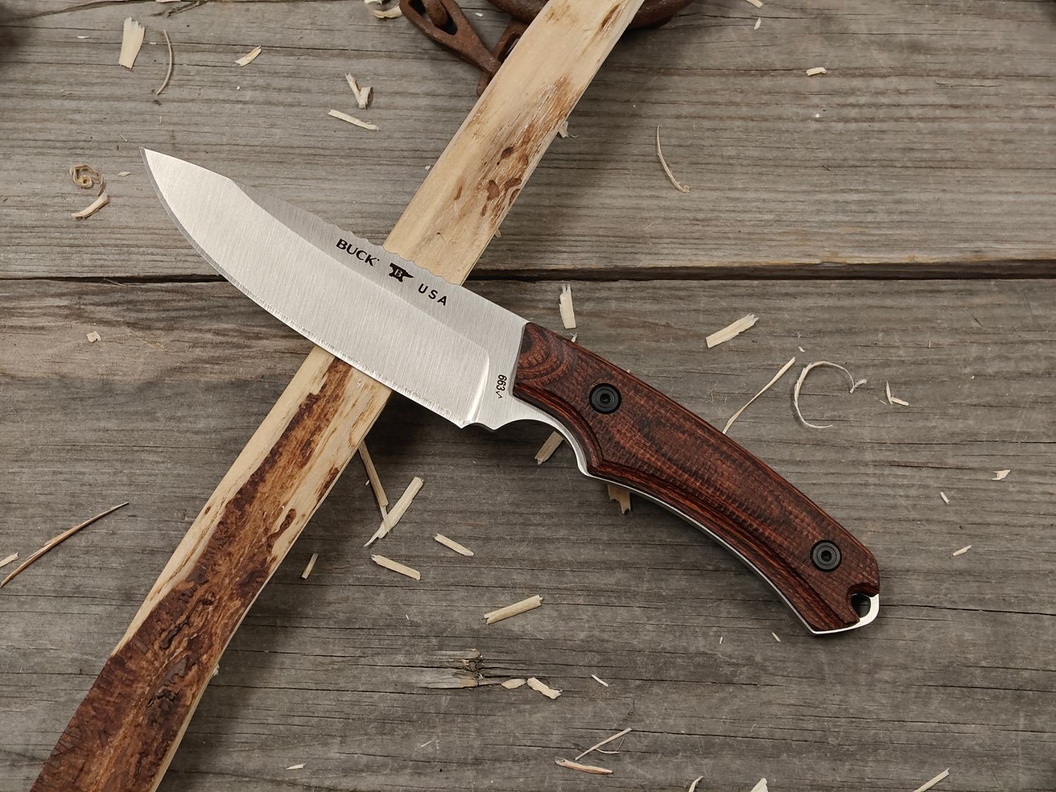 Buck Alpha Guide Pro 4.38" Fixed Blade / Walnut DymaLux / Satin S35VN