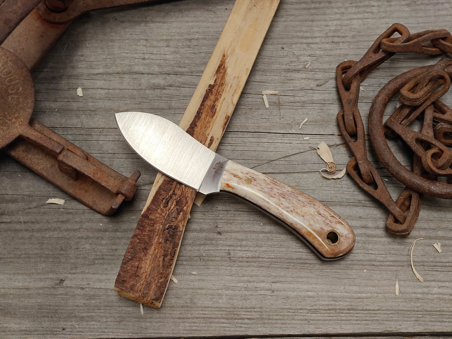 L.T. Wright Lil Muk 2.5" Fixed Blade / Brown Dyed Bone W/ Black Liner / Satin MagnaCut  