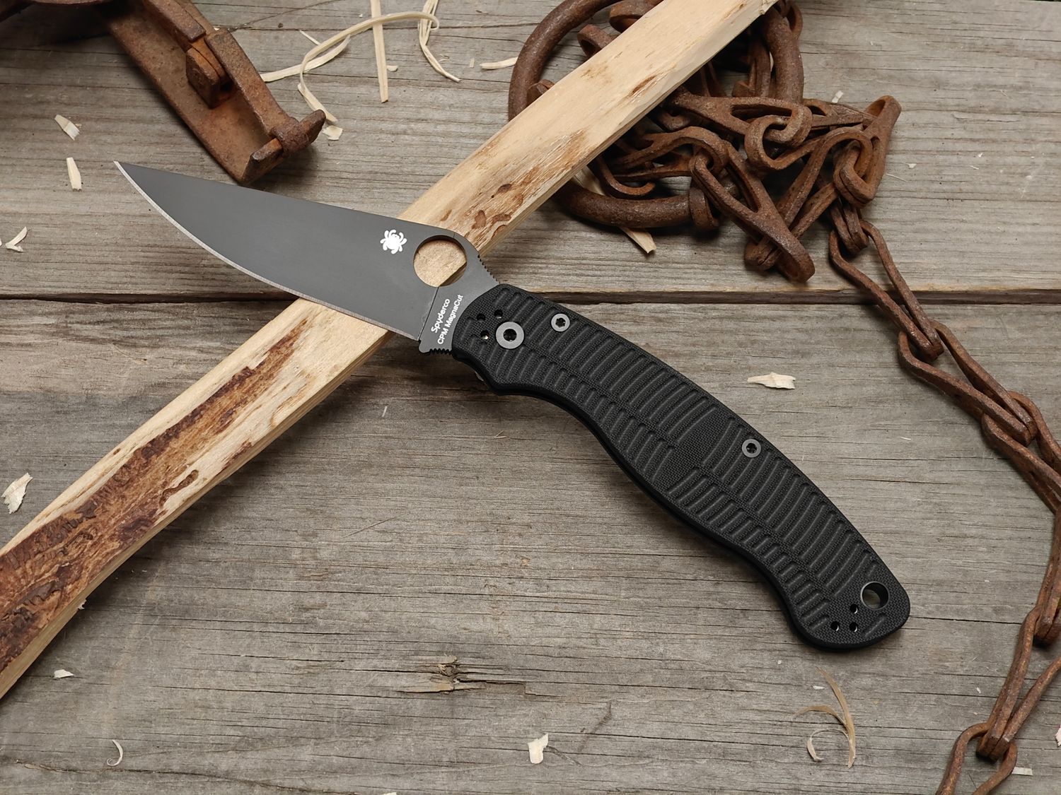 Spyderco Military 2 Salt 4" Compression Lock / Black G10 / Black CPM-MagnaCut