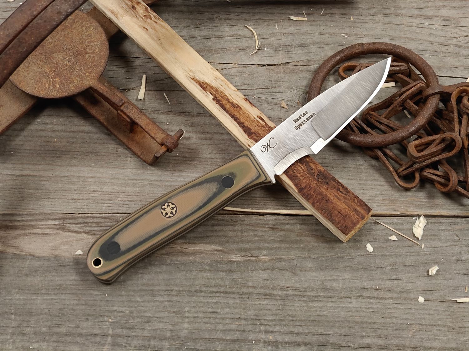 William Collins Master Sportsman 4.25" Fixed Blade / Camo Suretouch w/ Black Liners, Mosaic &amp; Black G10 Pins / Satin AEB-L