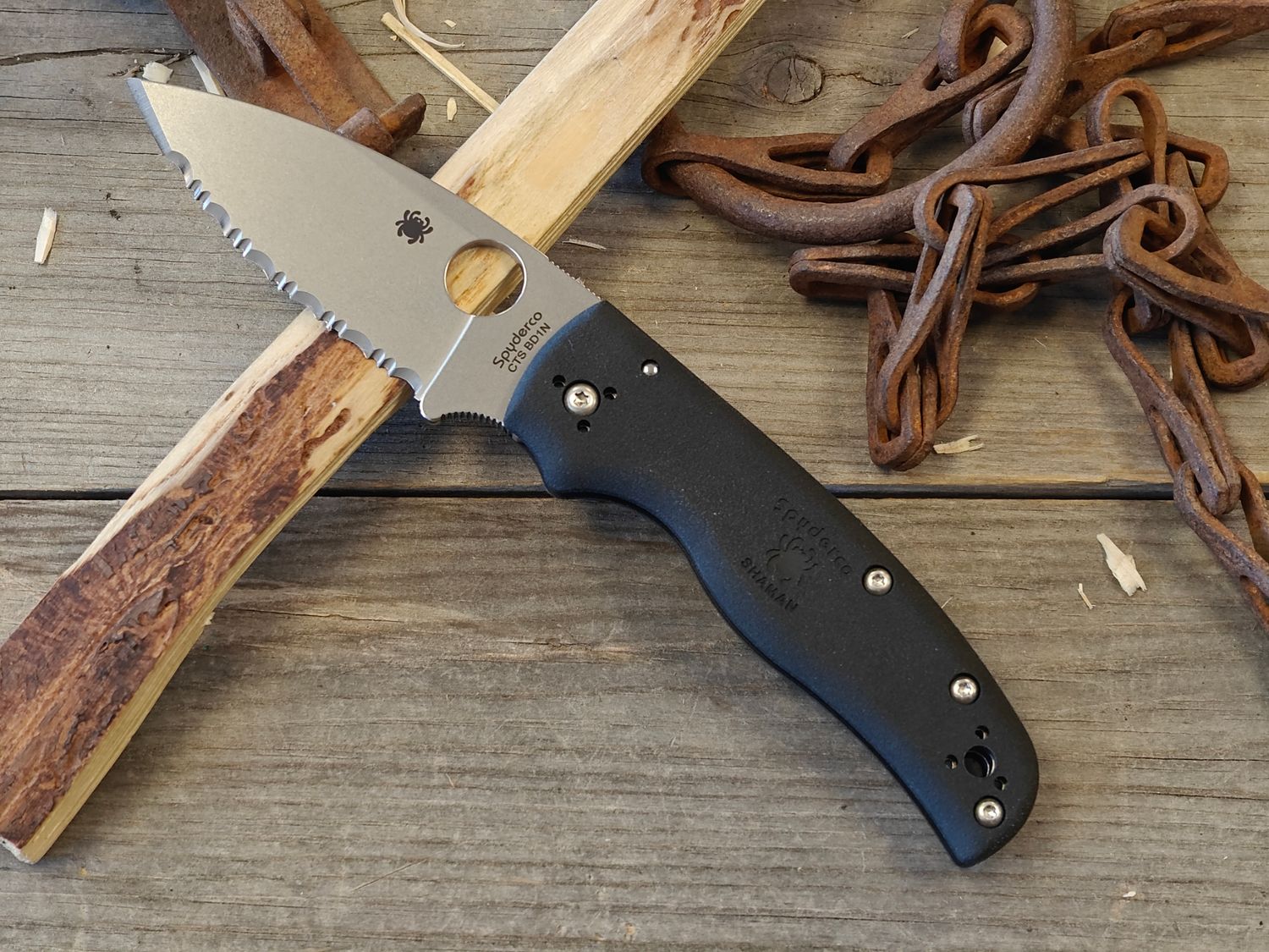 Spyderco Shaman Lightweight 3.6" Fully Serrated Compression Lock Folder / Black FRN / Satin CTS-BD1N