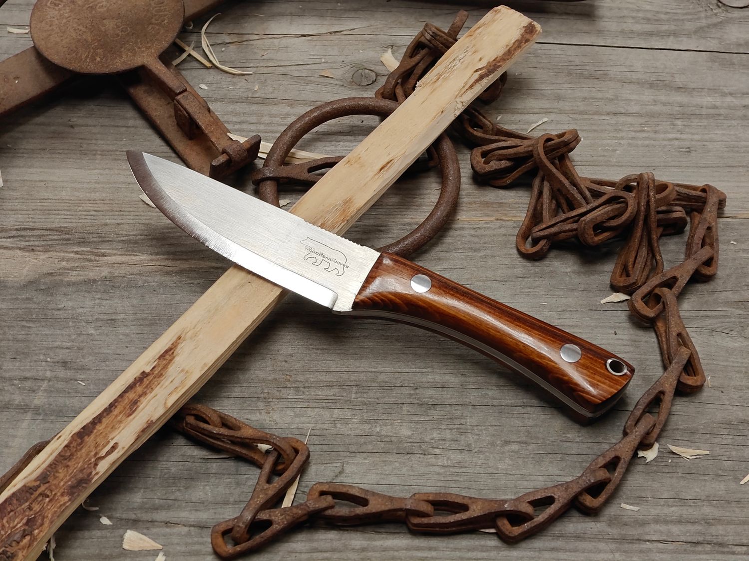 Wood Bear Hunt Bear 4.25" Fixed Blade / Rosewood With White G10 Liners / Satin O1
