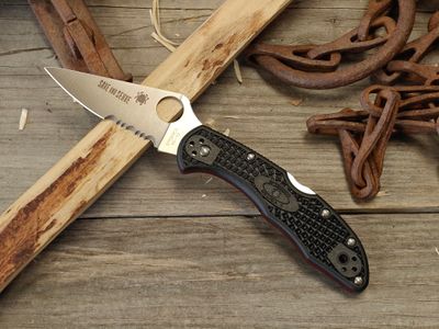 Spyderco Delica 4 2.88" Partially Serrated Lockback Knife / Black FRN With Red Lined / Satin VG10