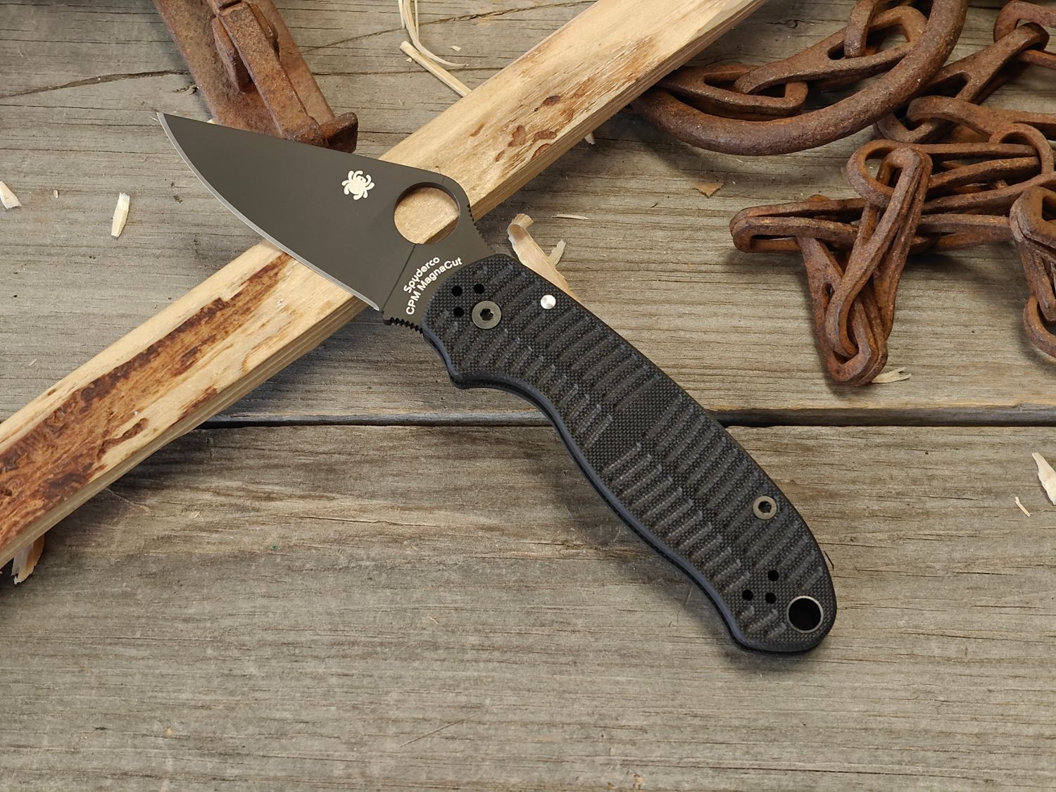 Spyderco Paramilitary 3 Salt 3" Compression Lock Folder / Textured Black G10 / Black CPM-MagnaCut