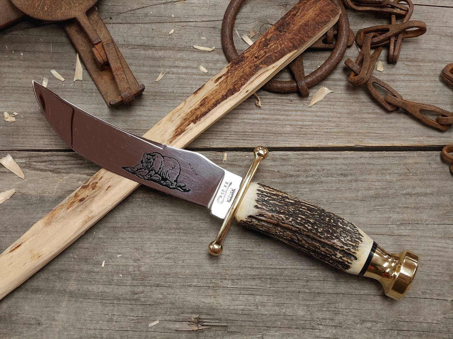 Case Knives Kodiak 5.5" Fixed Blade / Stag Handle w/ Brass Guard &amp; Pommel / Mirrored Stainless w/ Bear (Pre-Owned)