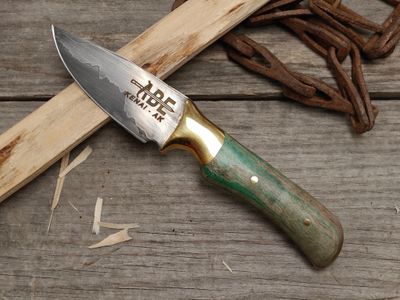 ABE Knives San Mai 2.5" Fixed Blade / Dyed Quilted Maple &amp; Brass Bolster / 80CrV2 &amp; 15N20
