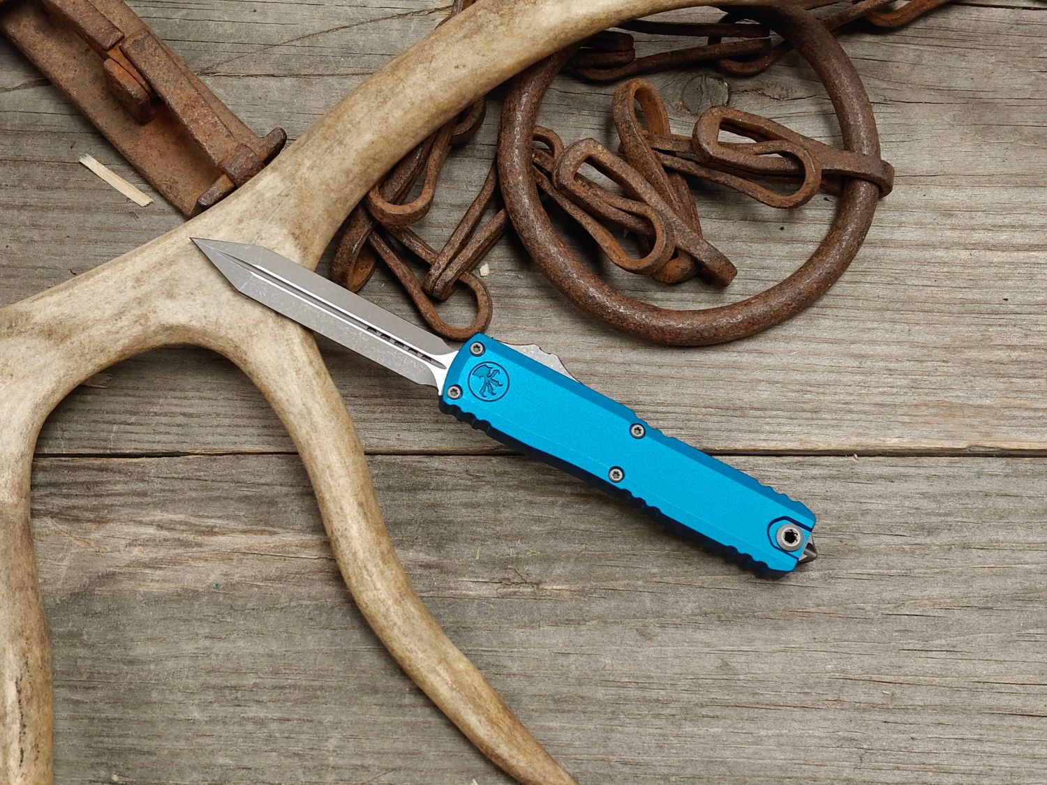 Microtech UTX-70 Gen IV Spartan D/E 3.5" OTF Automatic / Blue Aluminum / Apocalyptic Bohler M390MK