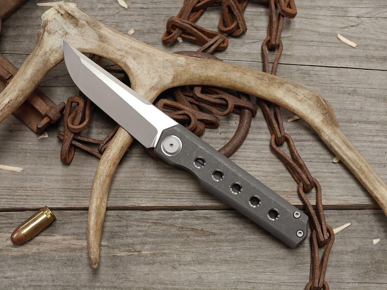 Maxace Raccoon Dog 3.6" Frame Lock Folder / Black Stonewash Titanium / Bead Blast RWL-34 (Pre-Owned)