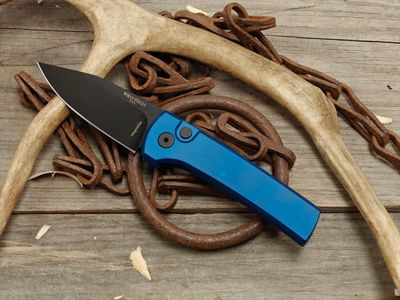 Pro-Tech Chaves Scapegoat Compact 3.2" Push Button Auto / Solid Blue Aluminum / Black DLC MagnaMax