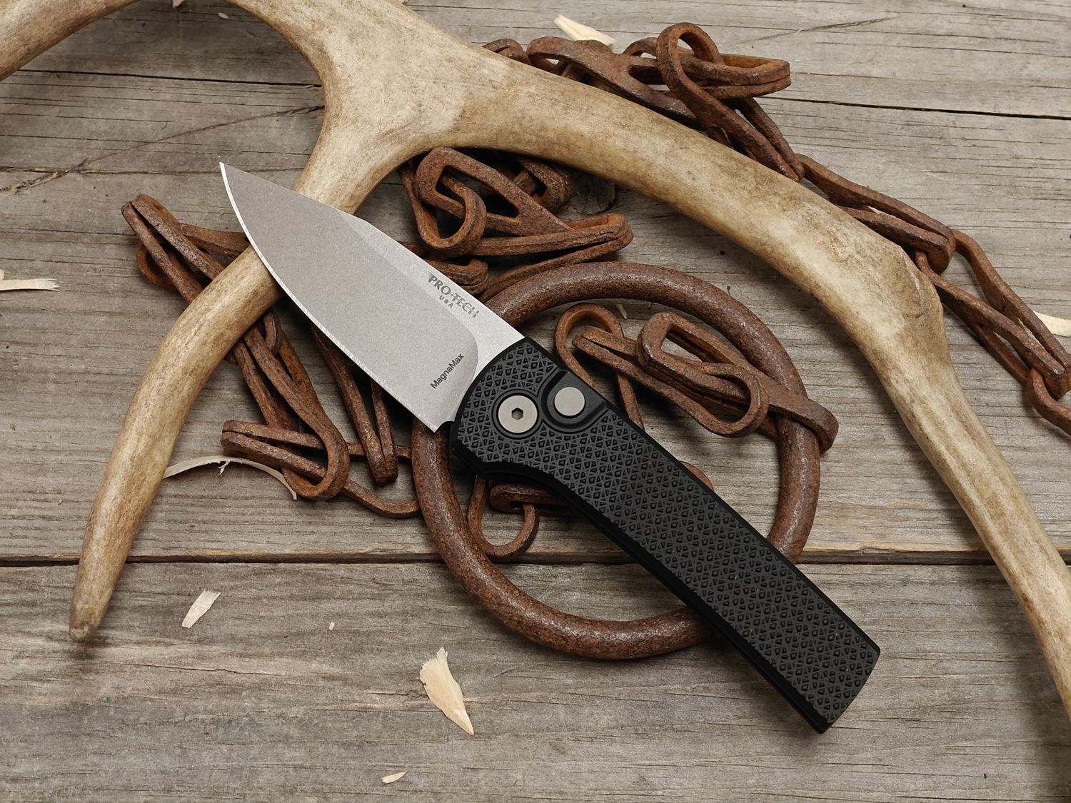 Pro-Tech Chaves Scapegoat Compact 3.2" Push Button Auto / Carbide Black Aluminum / Stonewash MagnaMax
