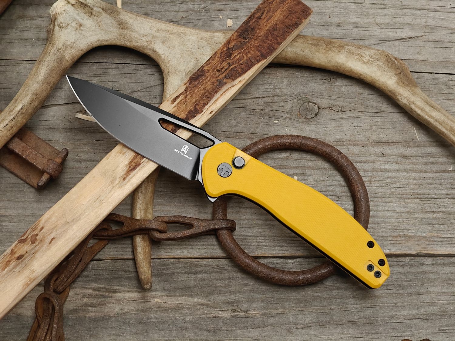 Bestech Whalefin 3.5" Button Lock / Yellow G10 / Black PVD D2