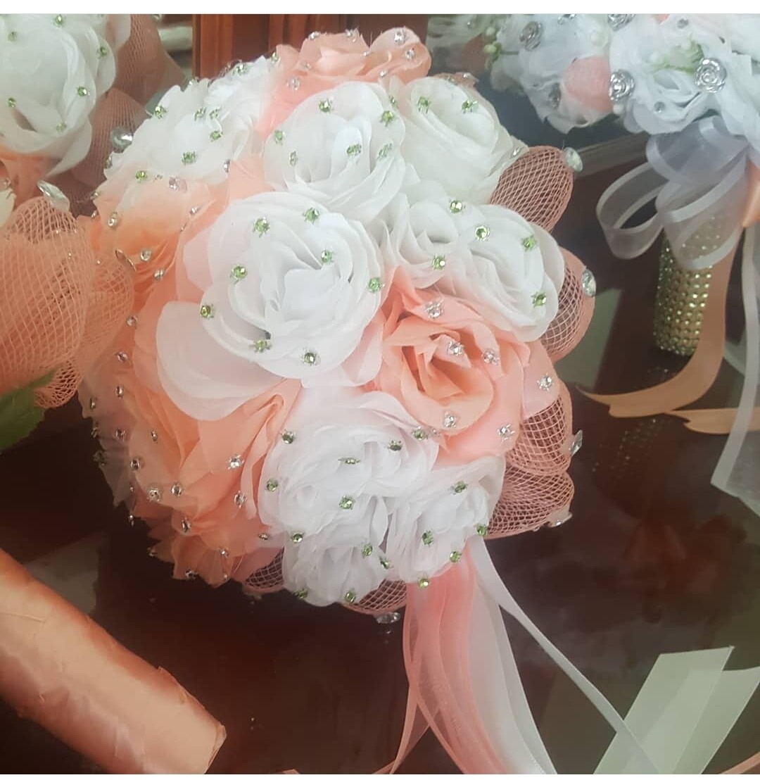 Artificial flowers bouquet for the bridal party