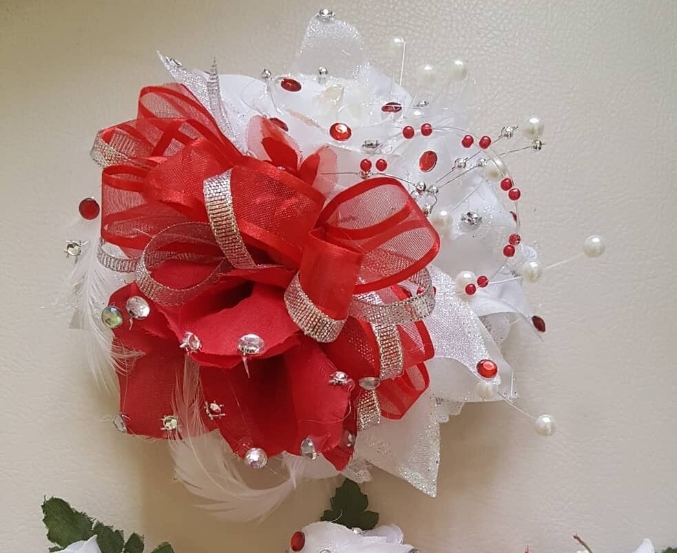 Artificial flowers hand corsage