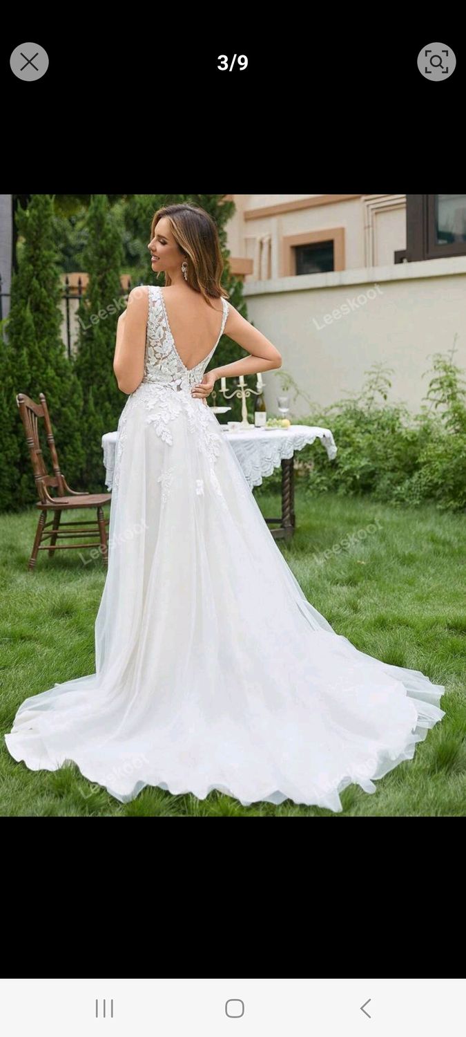 Sleeveless bridal gown
