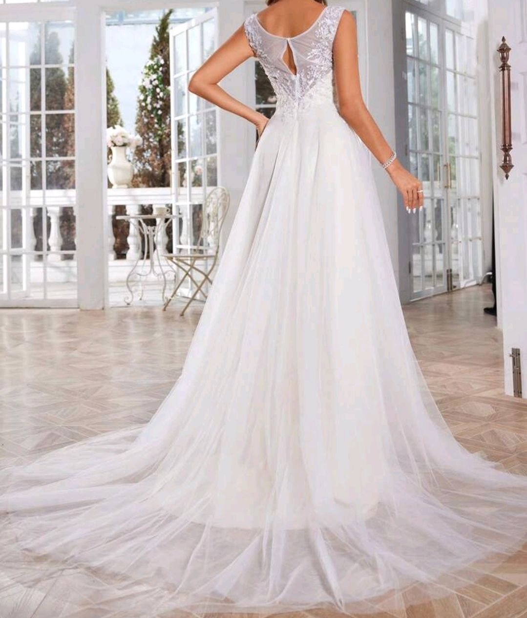 Sleeveless round neck bridal gown