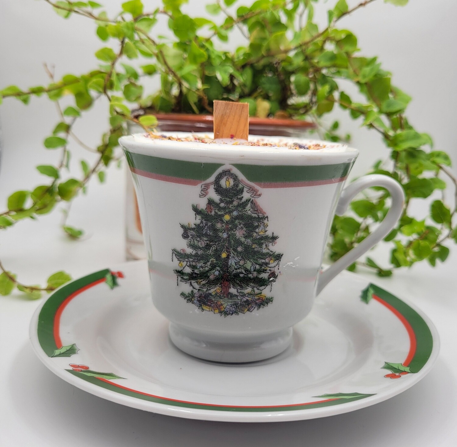 Bougie naturelle et artisanale parfumée décorée de fleurs séchées Tasse Sapin Noël