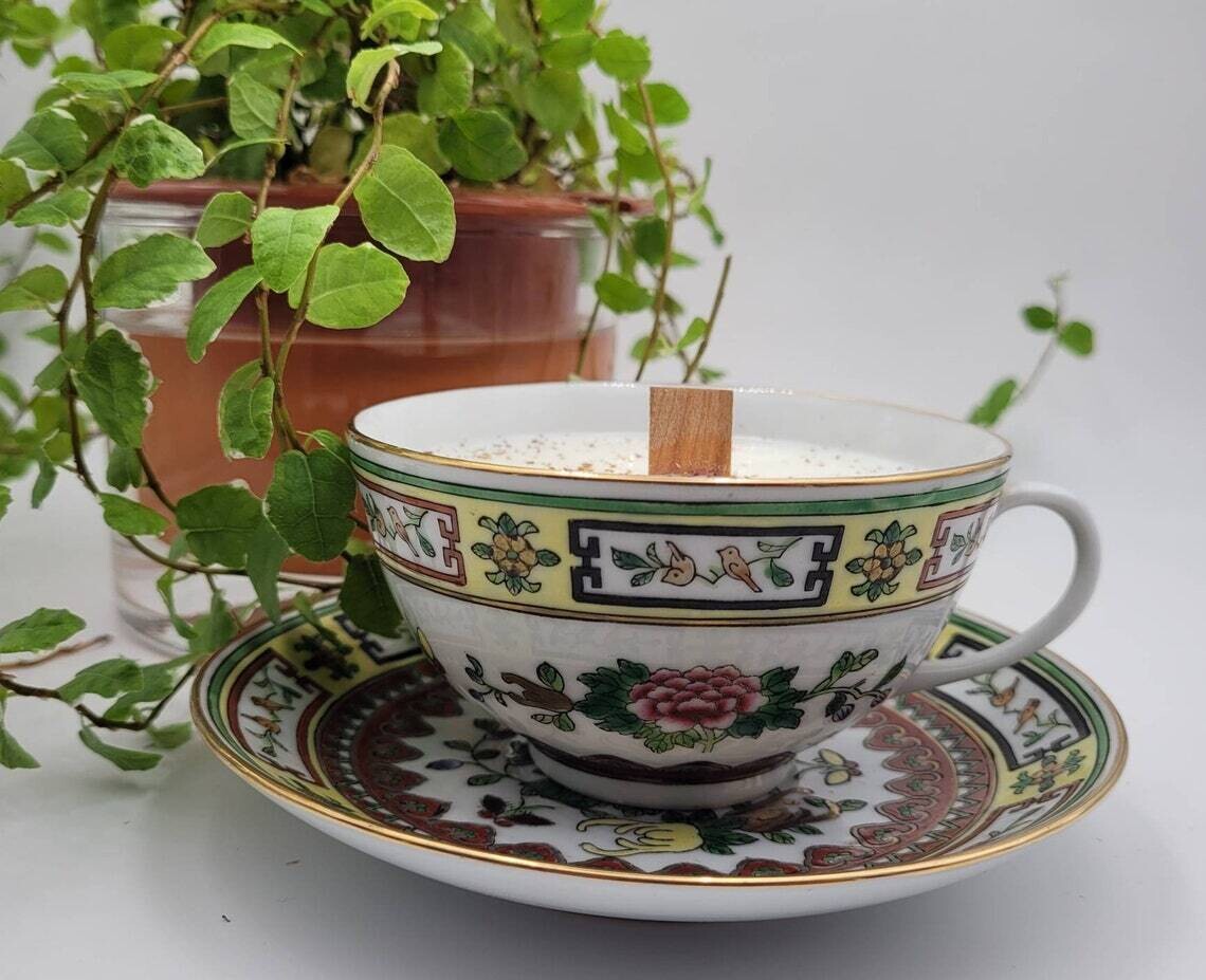 Bougie naturelle et artisanale parfumée décorée de fleurs séchées
Tasse Porcelaine de Chine