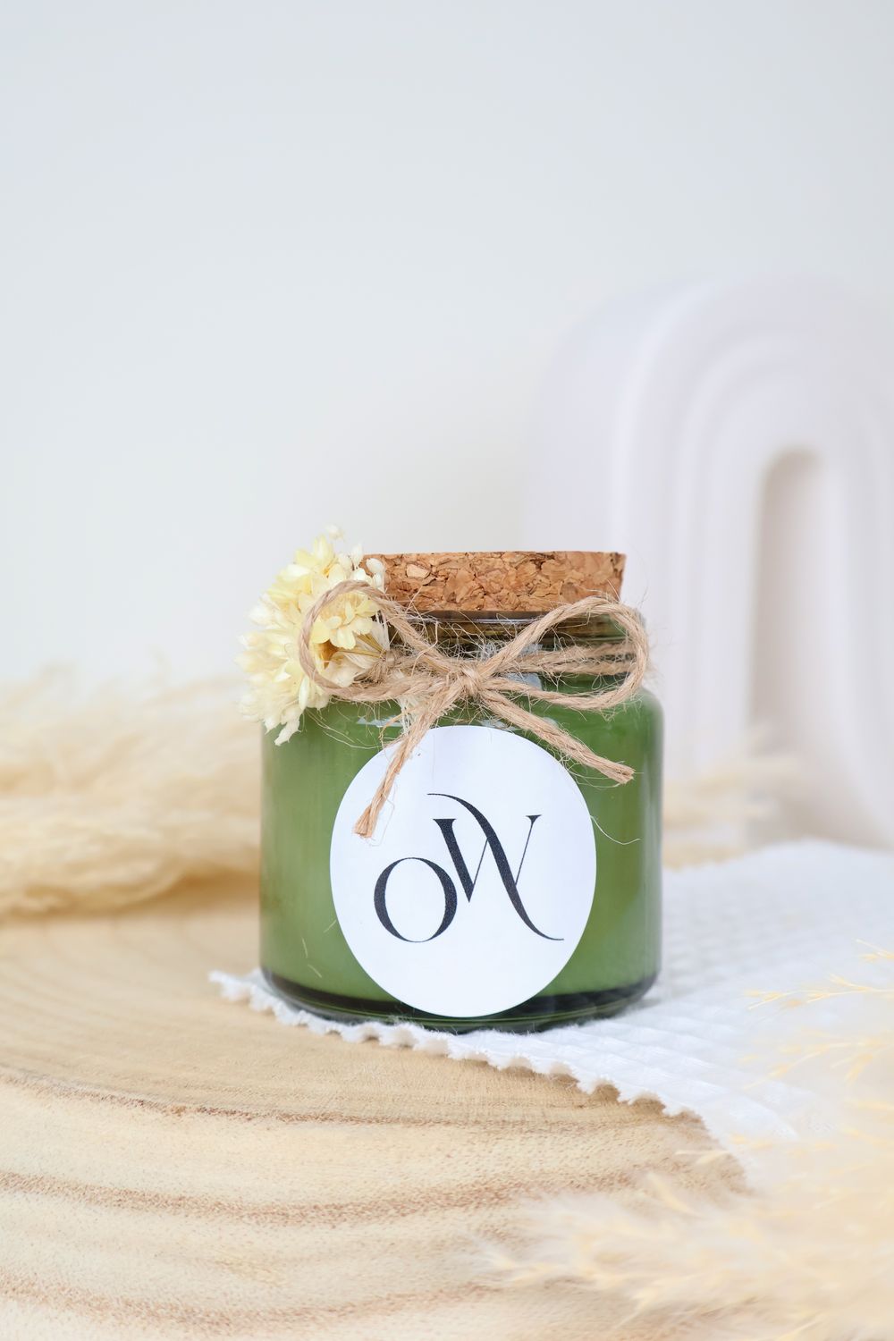 Bougie 100 ml bouchon liège avec fleurs séchées et étiquette