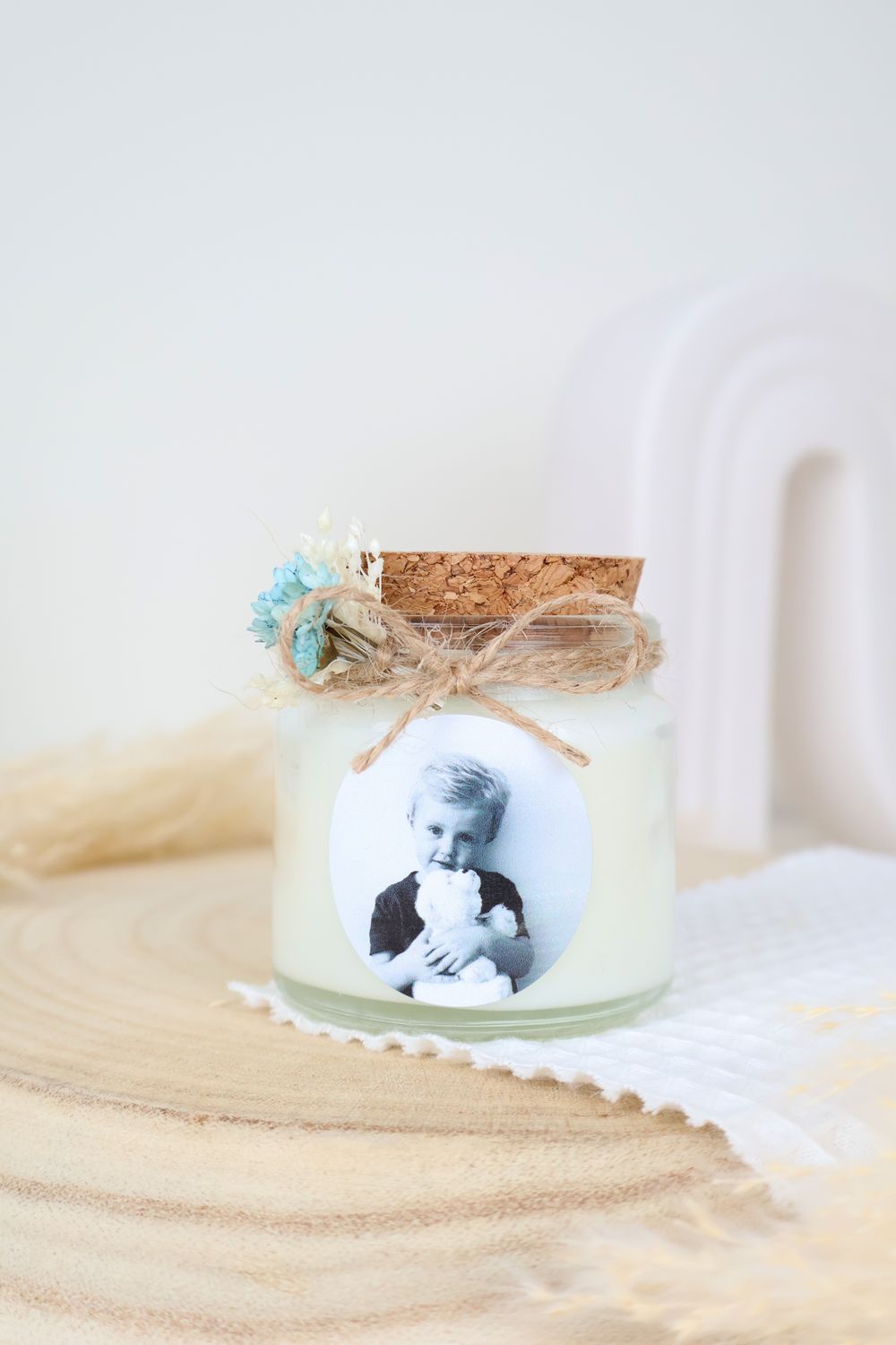 Bougie 100 ml bouchon liège avec fleurs séchées et étiquette