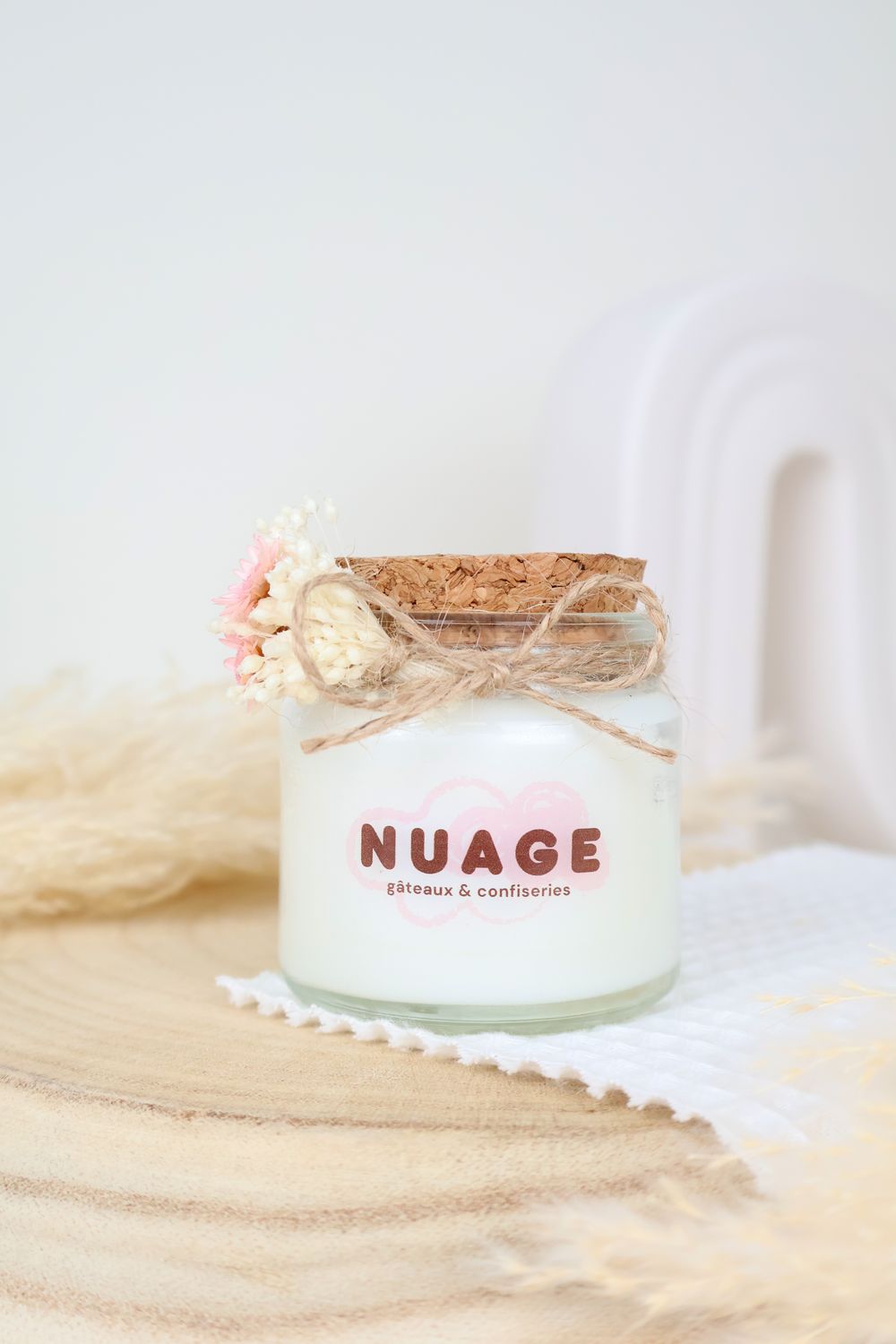Bougie 100 ml bouchon avec fleurs séchées et étiquette transparente