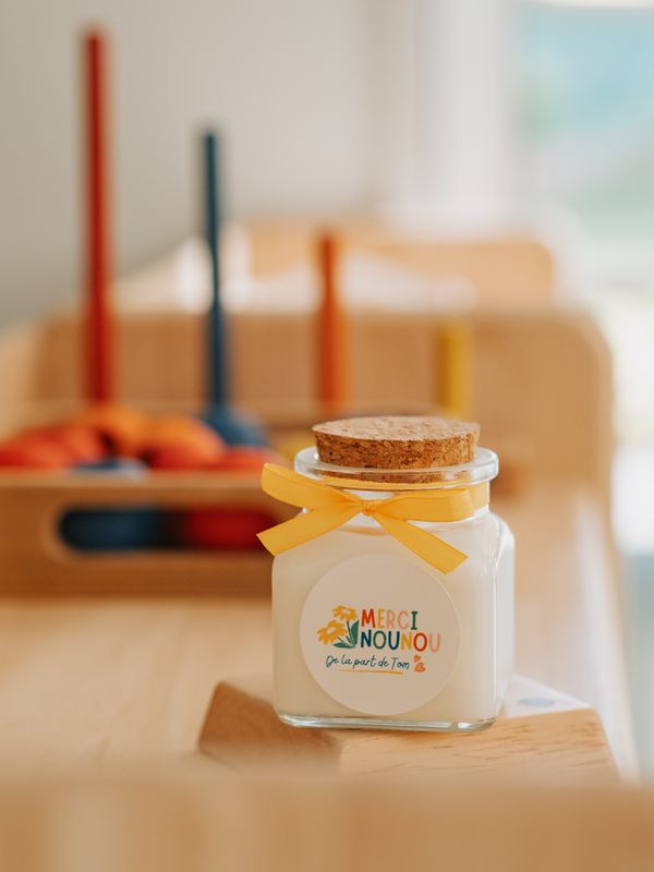 bougie personnalisée 120ml avec ruban satin et sticker rond