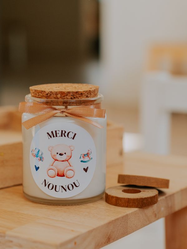 bougie personnalisée 200ml avec ruban satin et sticker rond