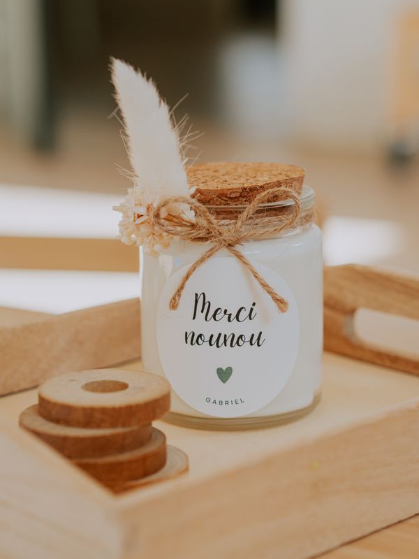 bougie personnalisée cadeau maîtresse 200ml ruban sticker rond