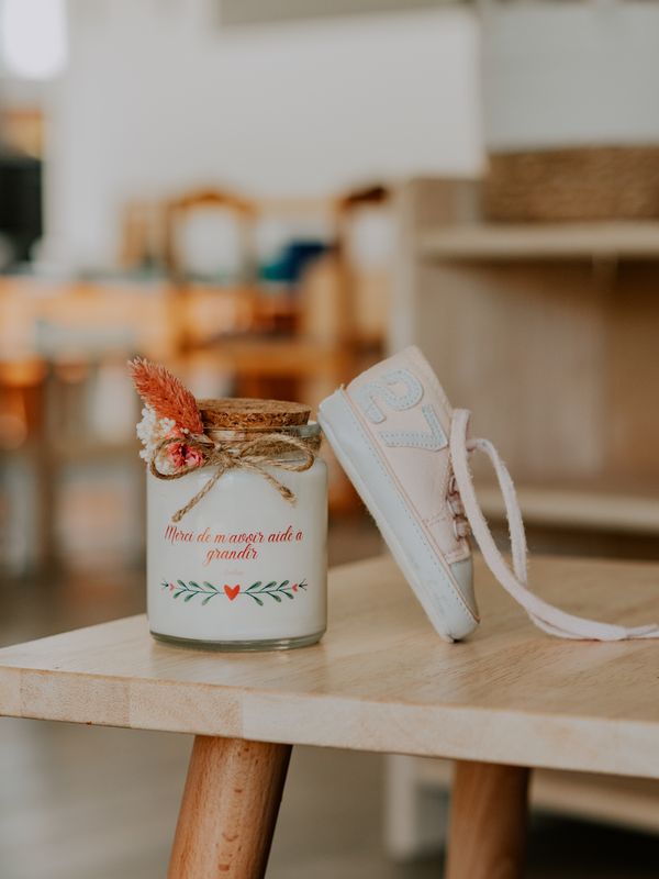 Bougie 200 ml bouchon liège avec fleurs séchées et étiquette transparente