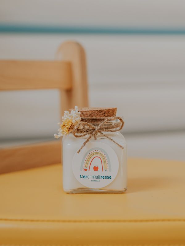 	bougie personnalisée cadeau maîtresse 120ml ruban sticker rond