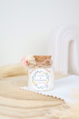 Bougie bouchon liège avec fleurs séchées et étiquette