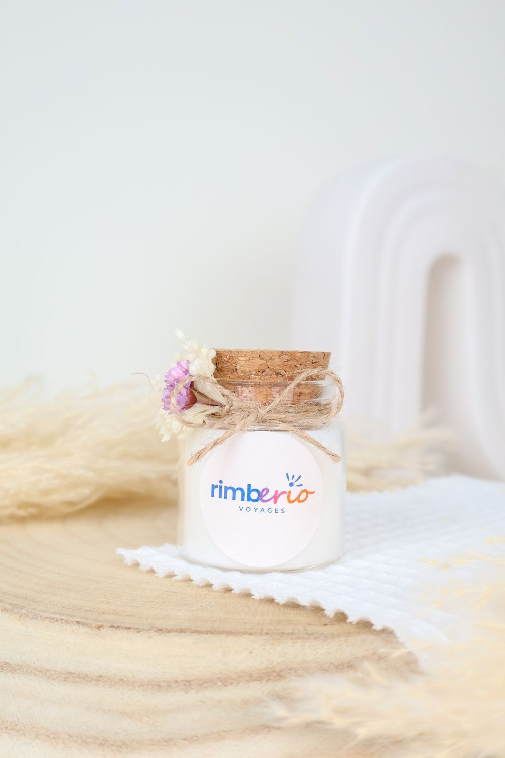 Bougie publicitaire personnalisée avec logo et fleurs séchées – cadeau d’entreprise 50 ml – Max &amp; Sylvie