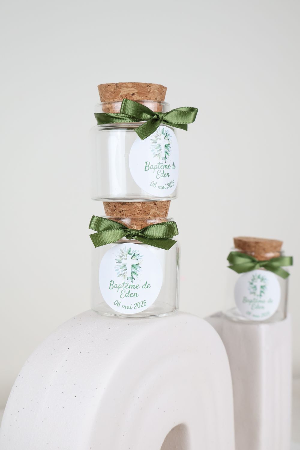 Pot en verre 50 ml personnalisé pour baptême avec sticker et ruban