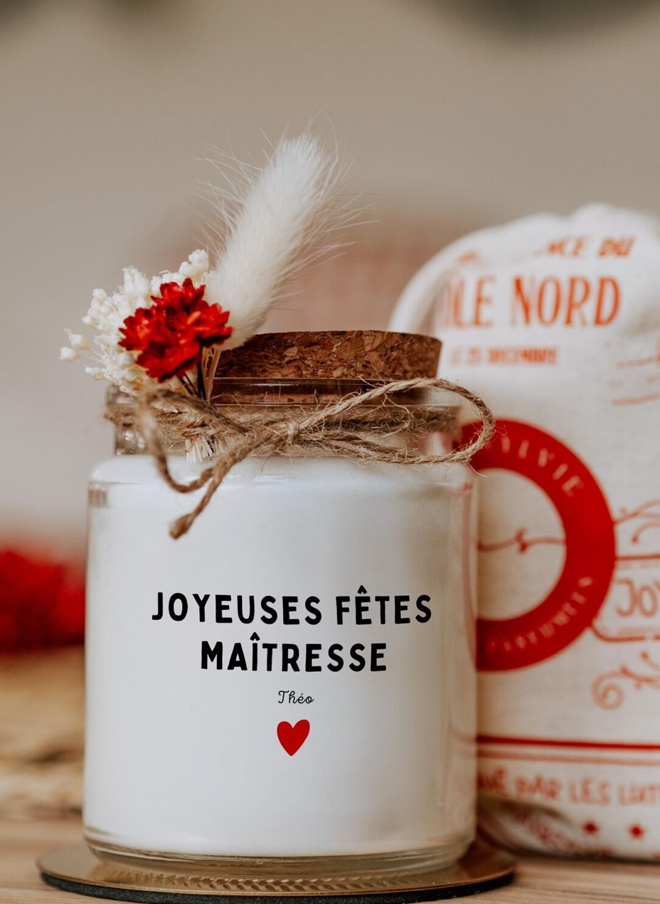 Bougie personnalisée 200 ml – Cadeau maîtresse / nounou avec sticker rond et fleurs séchées Collection Noël
