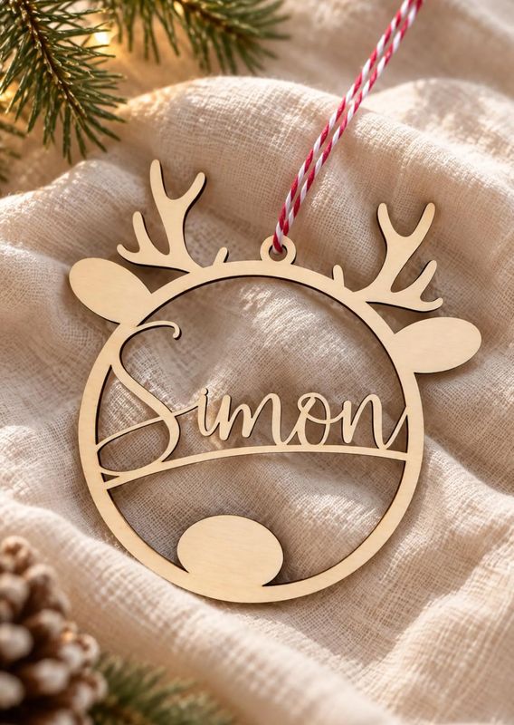 Boule de Noël personnalisée en bois – Prénom au choix